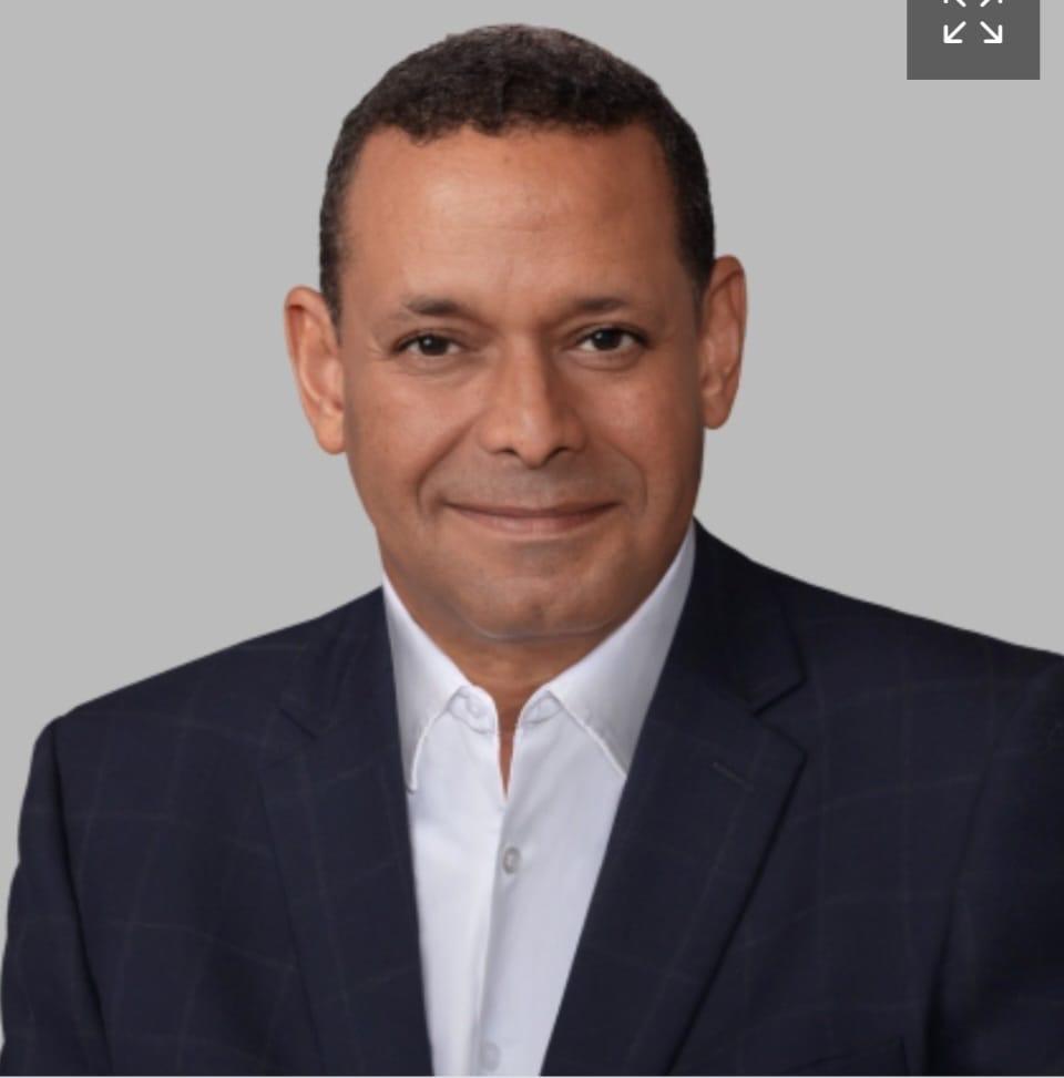 Prensamérica Internacional y la Asociación de Prensa de Ecuador reconocen trayectoria de Víctor Dumé como productor cinematográfico
