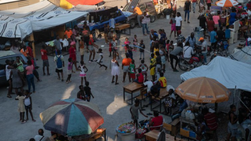 ONG alerta sobre el futuro de «una generación de niños criados en medio del caos» en Haití
