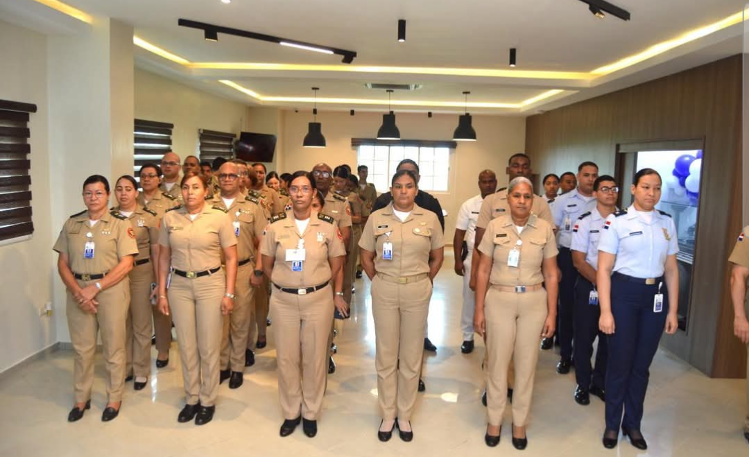 Ministerio de Defensa realiza entrega de uniformes militares a la Junta de Retiro