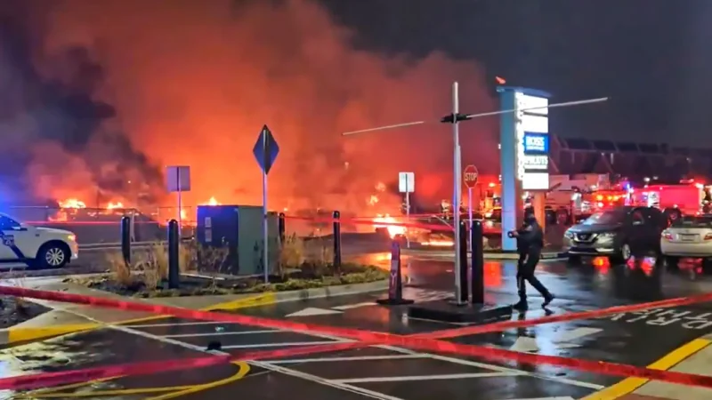 Aeronave se estrella en un barrio de Filadelfia, Estados Unidos