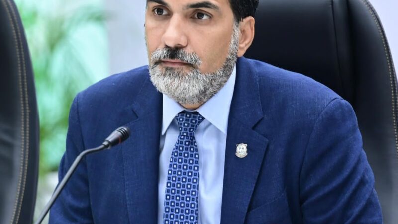 Juan José Rojas solicita reconsiderar venta de los terrenos colindantes a la base aérea de San Isidro. 
