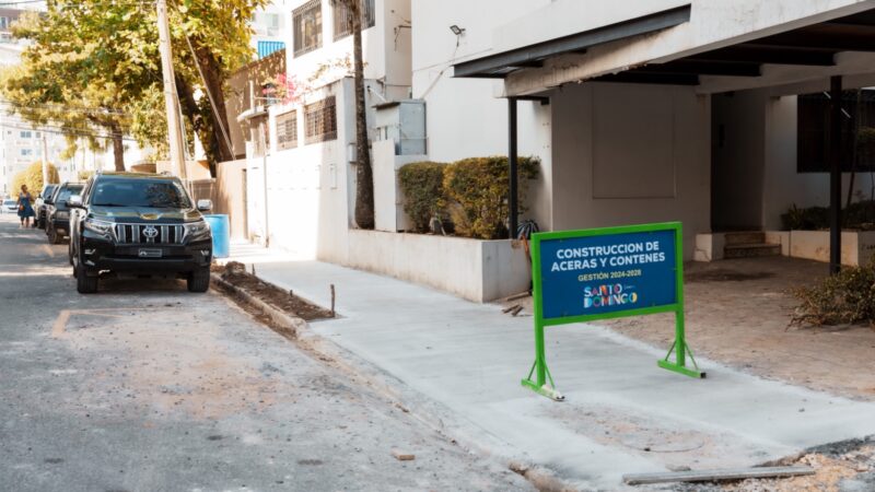 Alcaldía del DN continúa programa de construcción de aceras y contenes en Serrallés y Mata Hambre