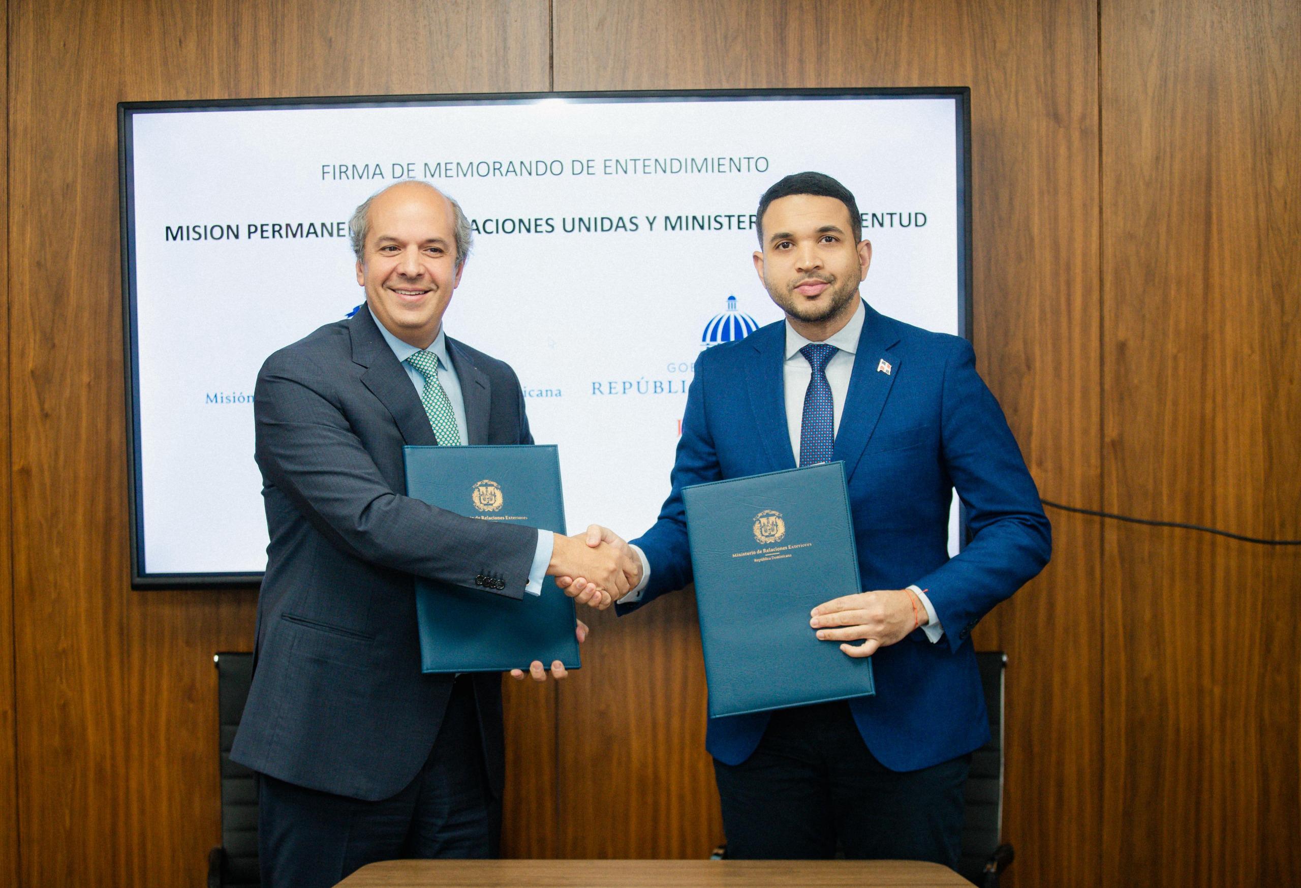 Ministerio de la Juventud y Misión Permanente ante la ONU firman acuerdo para formar jóvenes en diplomacia