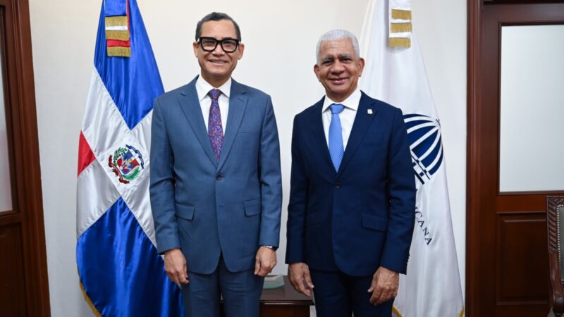 Ministro de Trabajo recibe visita del presidente del Senado, Ricardo De los Santos