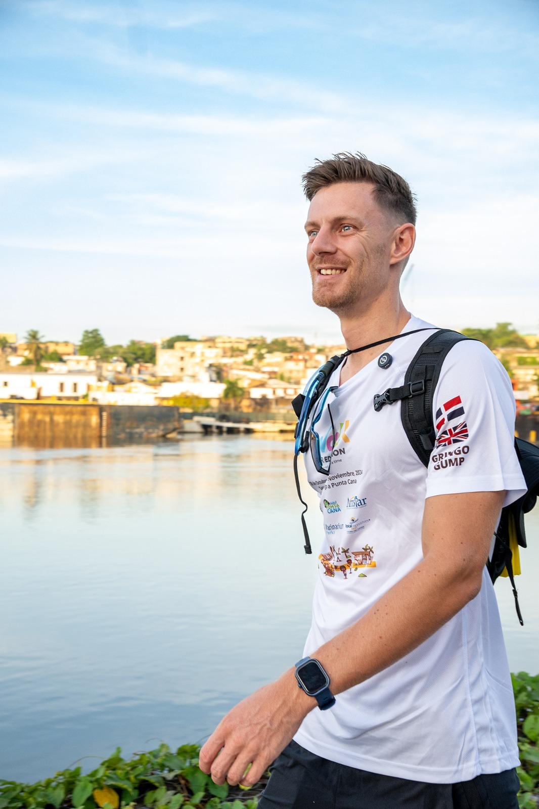 Joven Británico Callum Bates caminará 570 kilómetros por la educación en RD