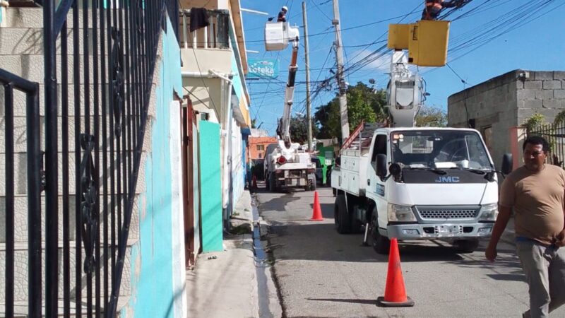EDEEste desmantela 600 conexiones ilegales y capta nuevos clientes en El Seibo y SPM