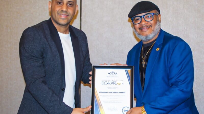 Escarling Abreu celebra 15 años de trayectoria musical y reconocimiento en la industria