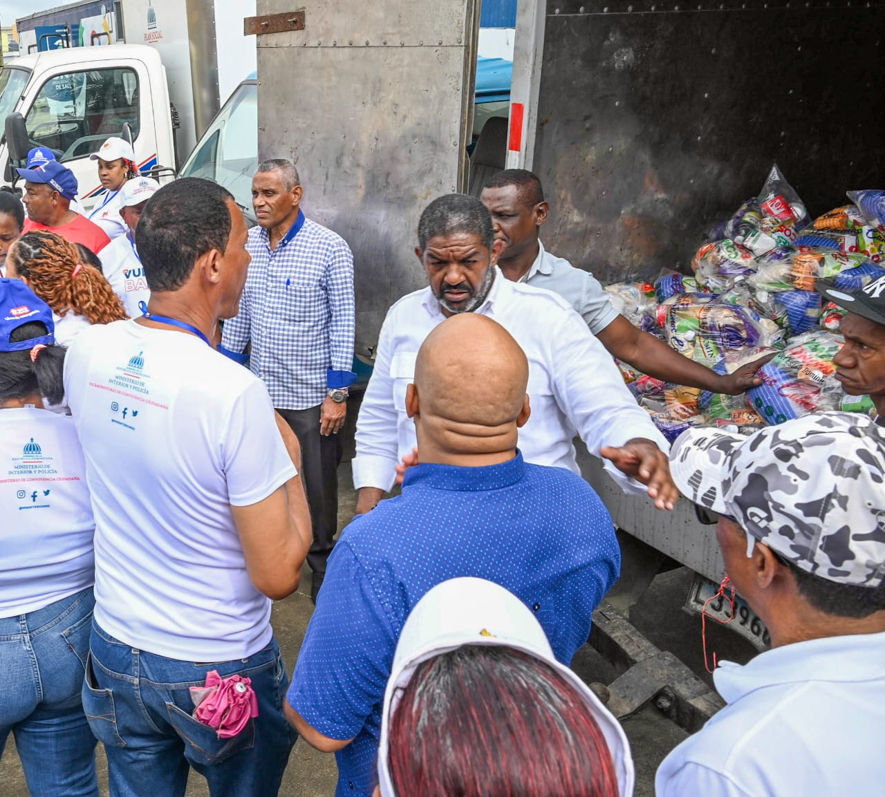 Comedores Económicos del Estado Dominicano realiza un amplio operativo de entrega de raciones crudas y cocidas en el sector de Capotillo