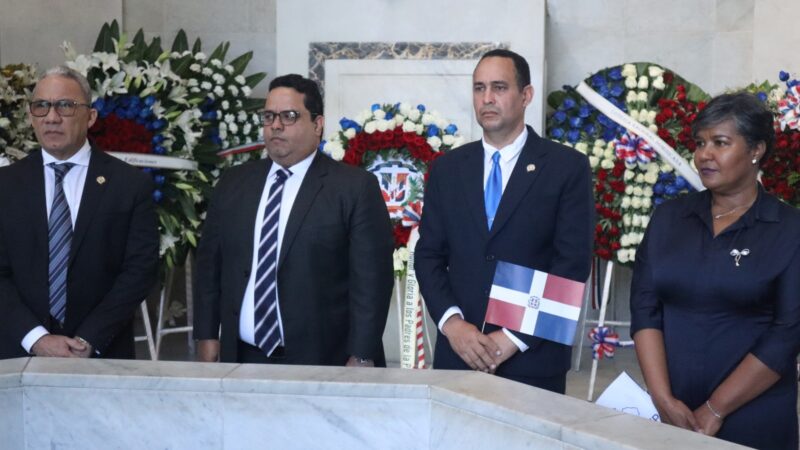 INCABIDE Rinde Homenaje a los Padres de la Patria en el Mes de la Patria 