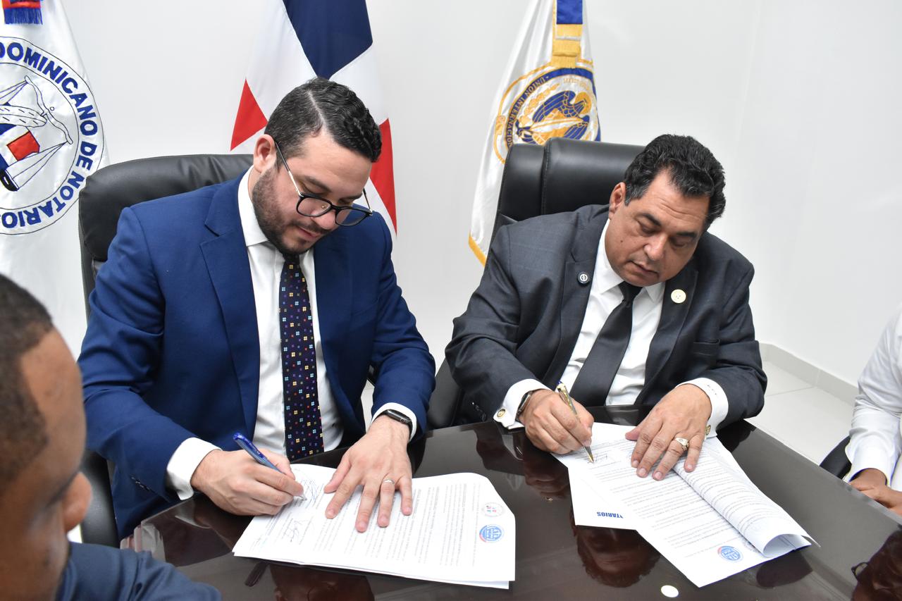 Colegio de Notarios y ADOMA firman convenio para garantizar transparencia en elecciones gremiales