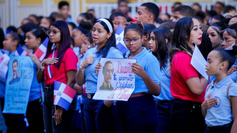 Fundación y Club Mauricio Báez honran la Patria en recorrido por Villa Juana