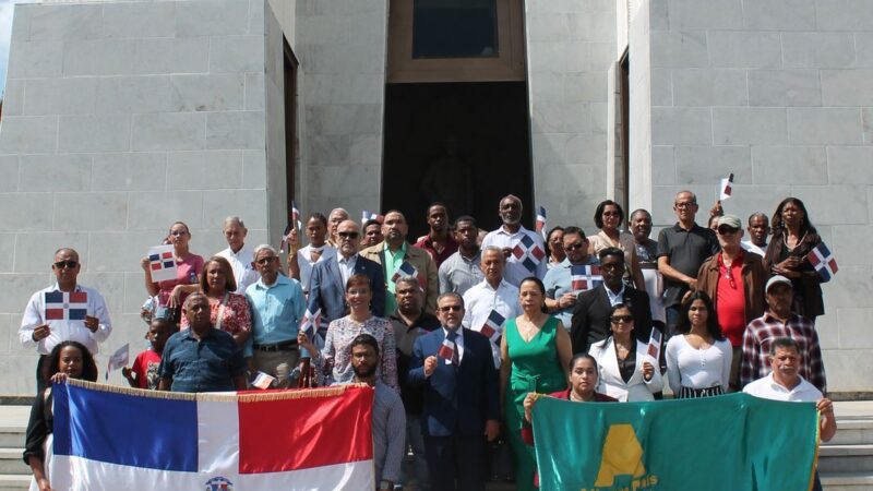 Alianza País rinde homenaje a los Padres de la Patria con ofrenda floral