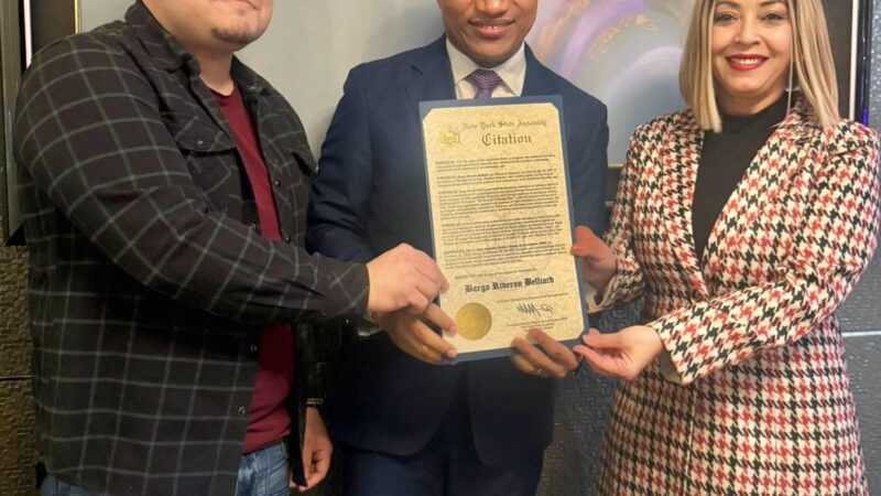 Periodista Vargavila Riverón recibe reconocimiento de Asamblea Estatal de New York y Cámara de Comercio en EE.UU por sus aportes a la comunicación