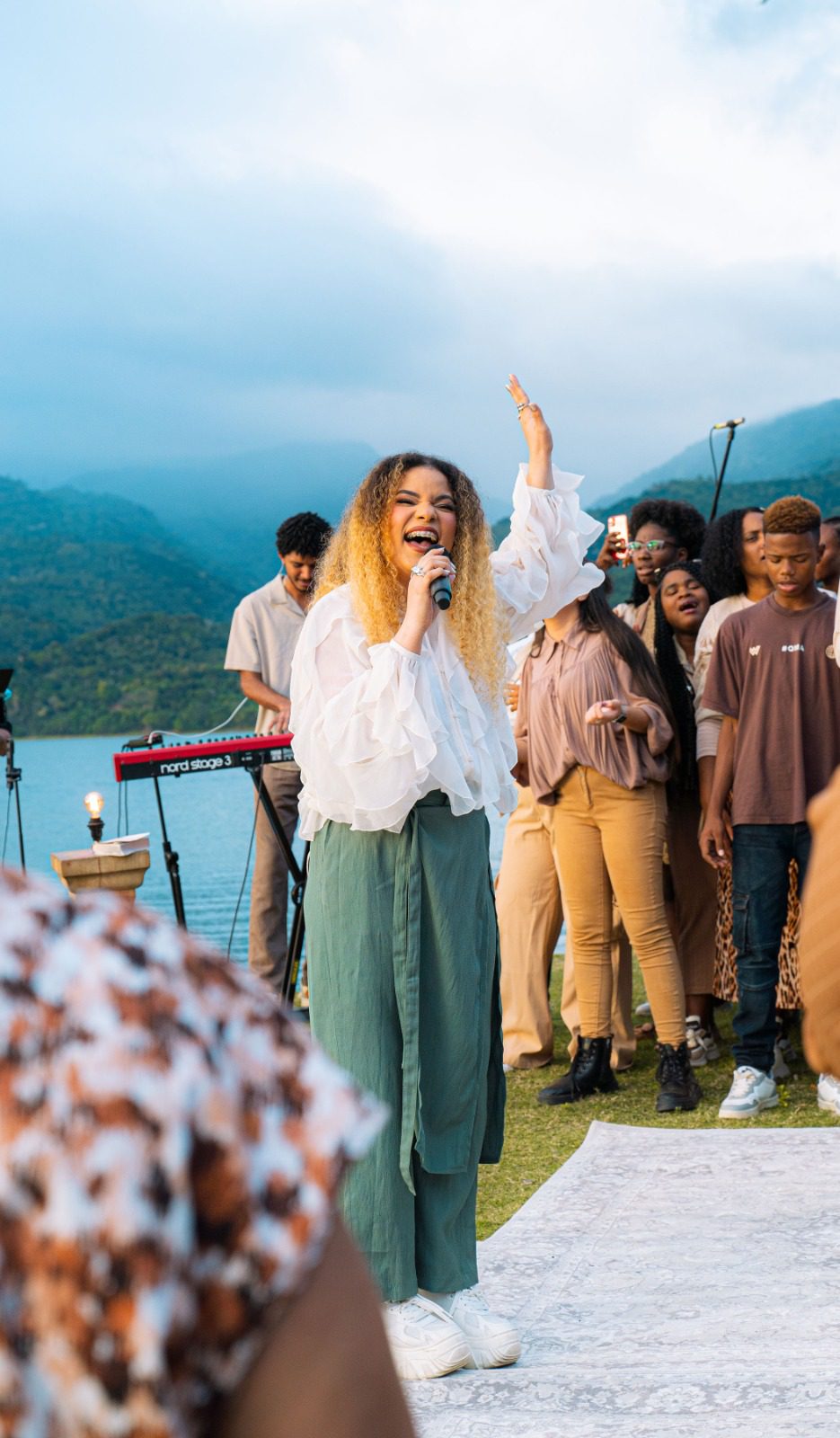 «Río»,  nuevo sencillo de Lorens Salcedo que busca posicionarse como himno de alabanza del año
