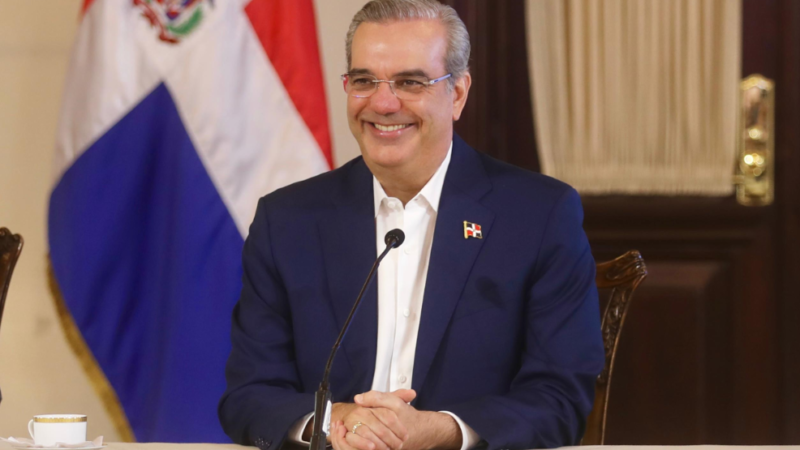 Abinader remenea la mata y realiza importantes cambios en su gabinete