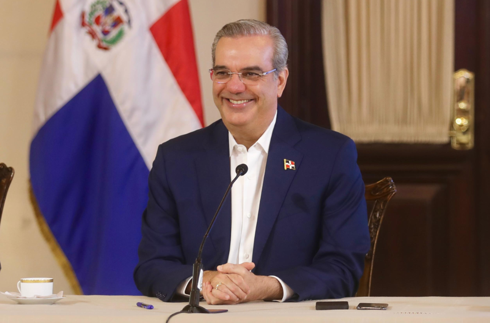 Abinader remenea la mata y realiza importantes cambios en su gabinete