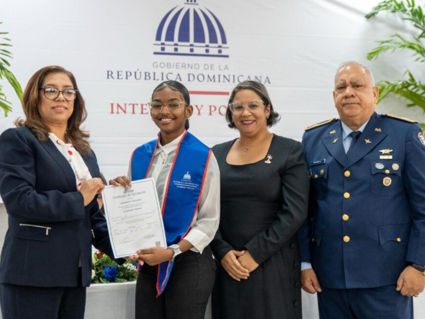 Ministerio de Interior y Policía gradúa 722 técnicos formados mediante escuelas vocacionales