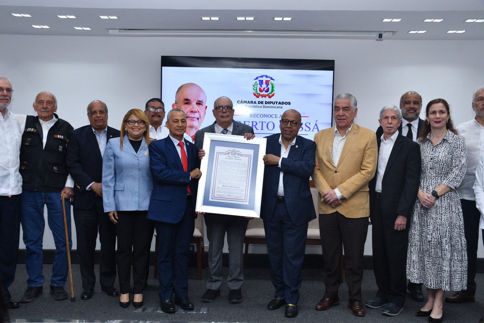 Cámara de Diputados reconoce trayectoria del historiador Roberto Cassá