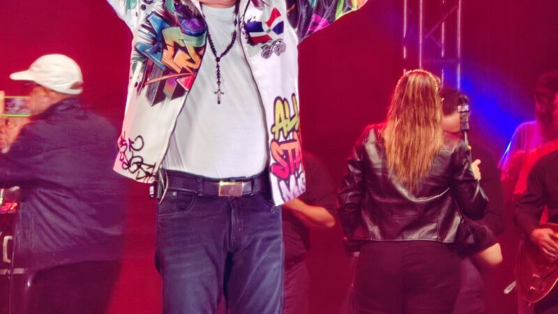Héctor Acosta ( El Torito ) promueve el vídeo de su merengue “Se Puede”