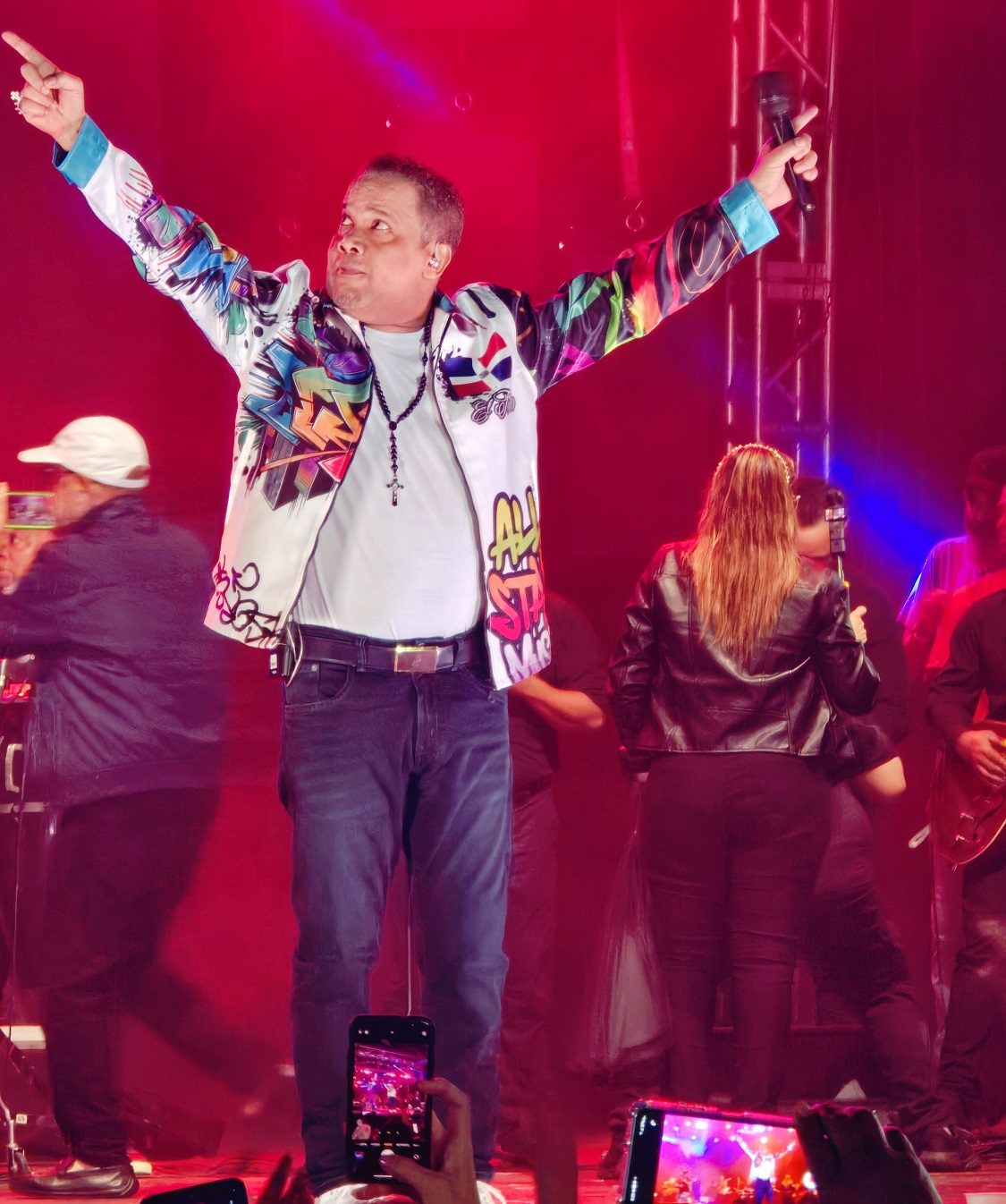 Héctor Acosta ( El Torito ) promueve el vídeo de su merengue “Se Puede”
