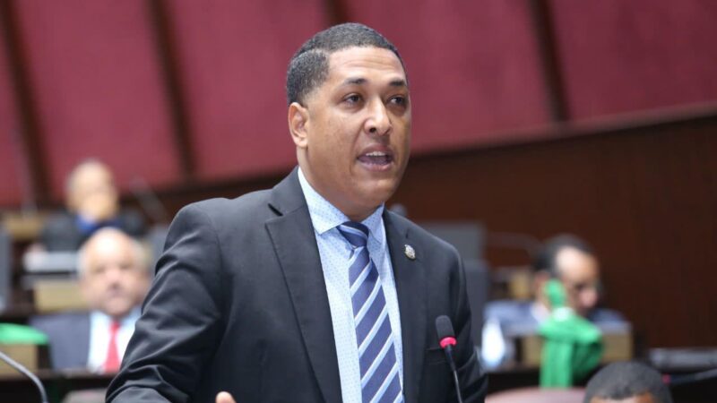 Diputado Francisco Villegas impulsa proyecto de ley para reducir el precio de los combustibles en RD