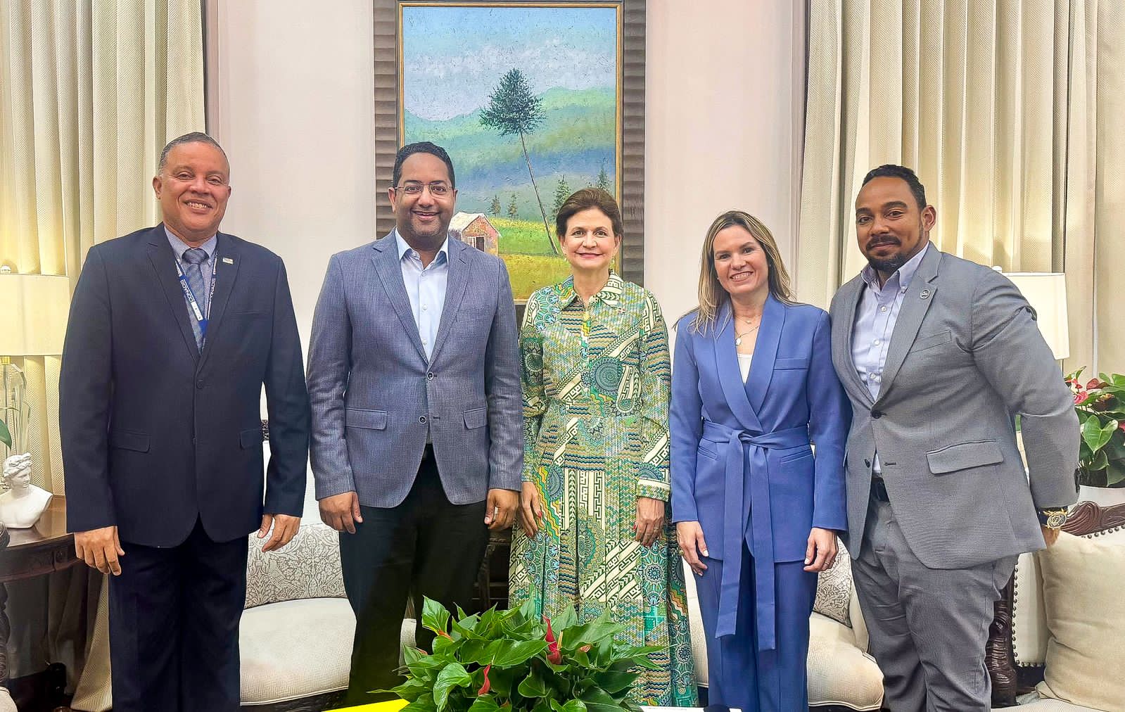 Presidente y director ejecutivo de CONADIS se reúnen con la vicepresidenta Raquel Peña para tratar temas de inclusión y accesibilidad.