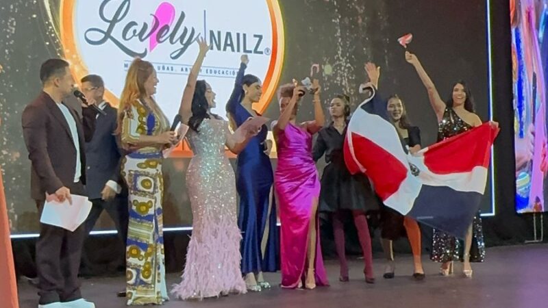 Lovely Nailz RD enaltece la bandera Dominicana ganando premio Internacional como “Mejor Marca Internacional de productos para Uñas”. 