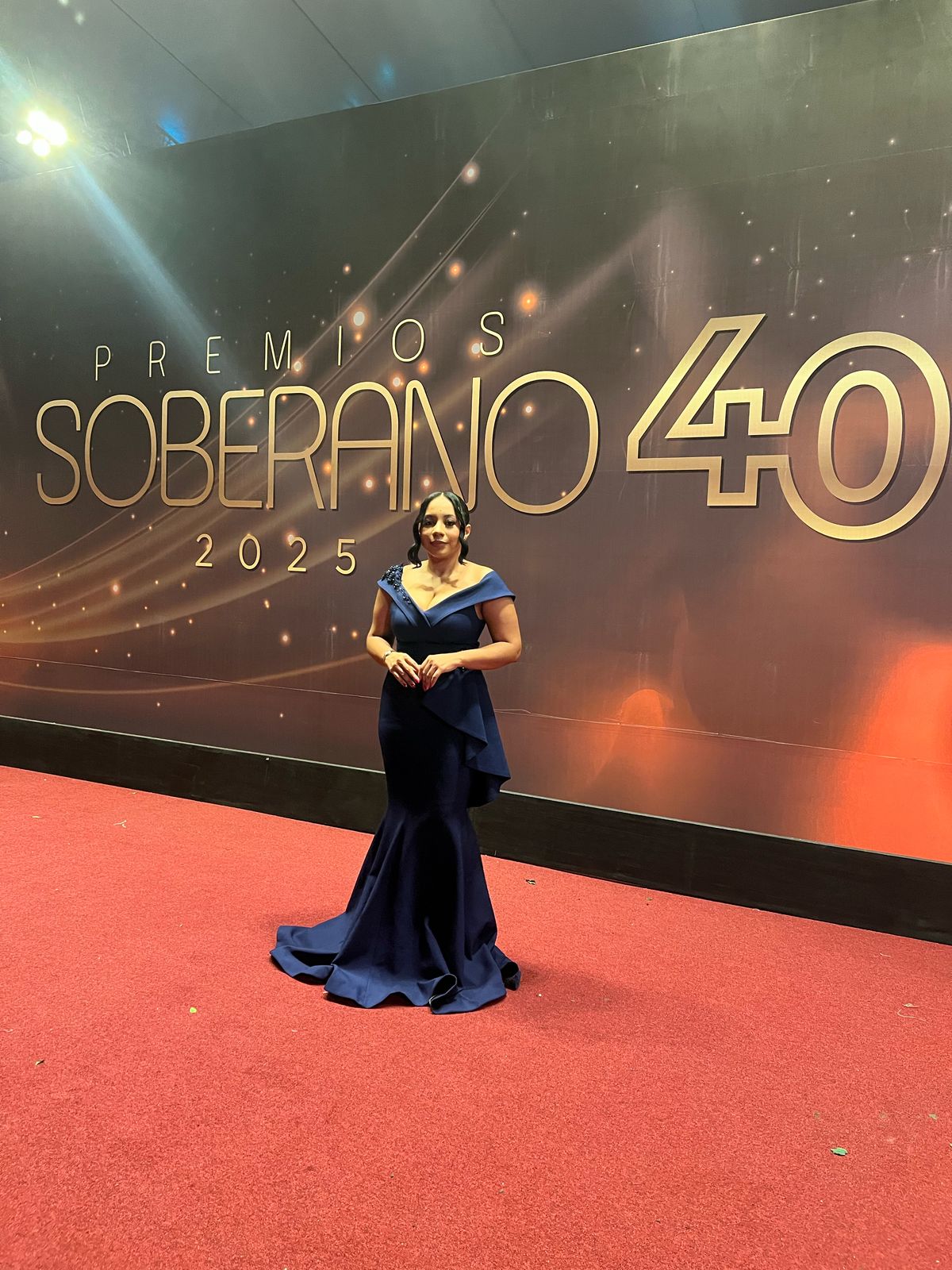 Periodista María Jiménez brilla en la cobertura de los Premios Soberano 2025