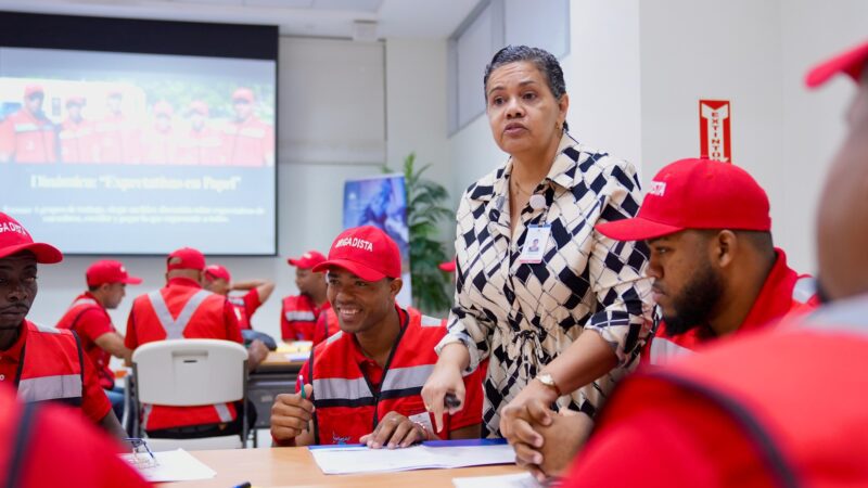 Energía y Minas capacita a 24 brigadistas de la mina de larimar en liderazgo efectivo
