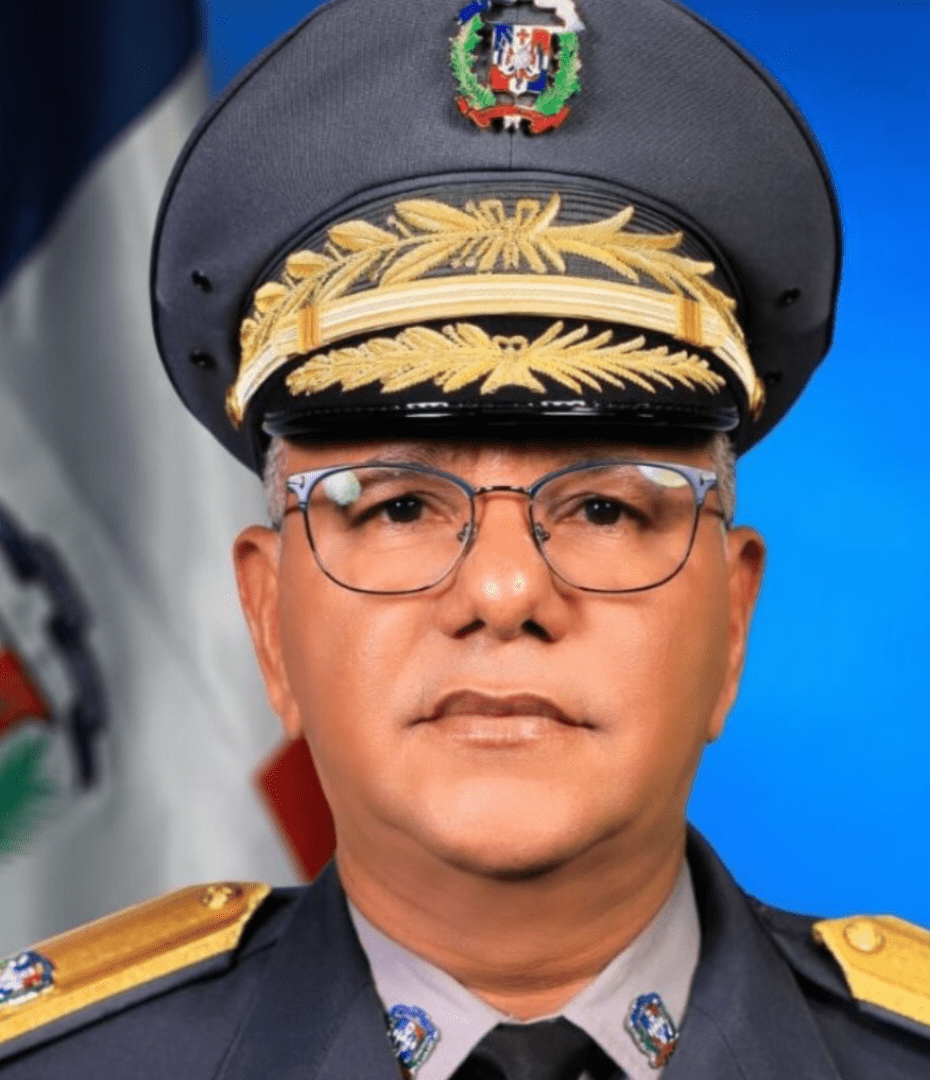 Luis Abinader designa al general Pascual Cruz Méndez como director general de Digesett
