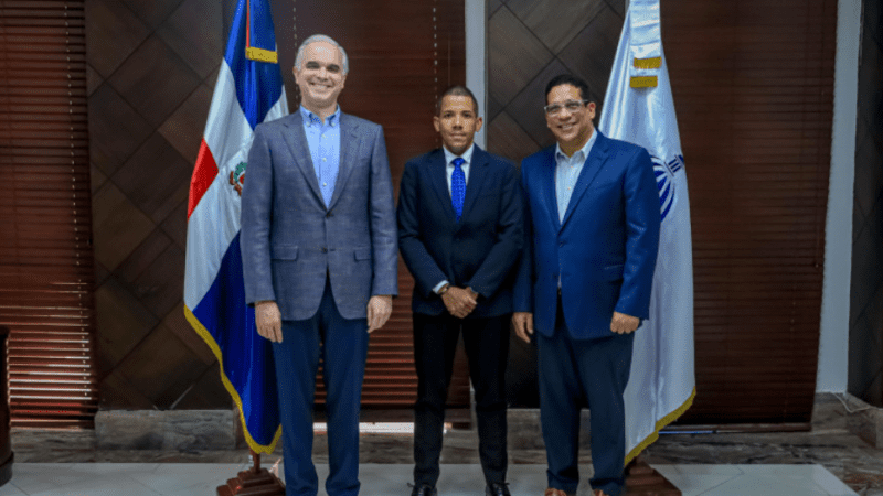 El Ministerio de Educación recibe oficial de cumplimiento de Compras y Contrataciones
