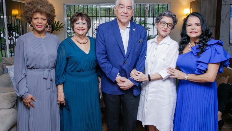 Presentan libro de Carmen Imbert Brugal, en tertulia del Café Literario y el Club de Lectura Verónica Sención