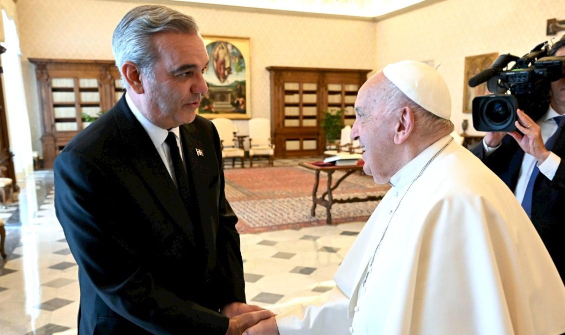 Presidente Abinader declara tres días de duelo por la muerte del Papa