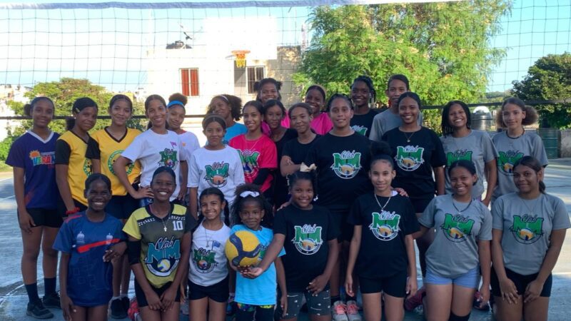 El Club de Voleibol «Nuevo Milenio» solicita ayuda para cumplir nuestros sueños.