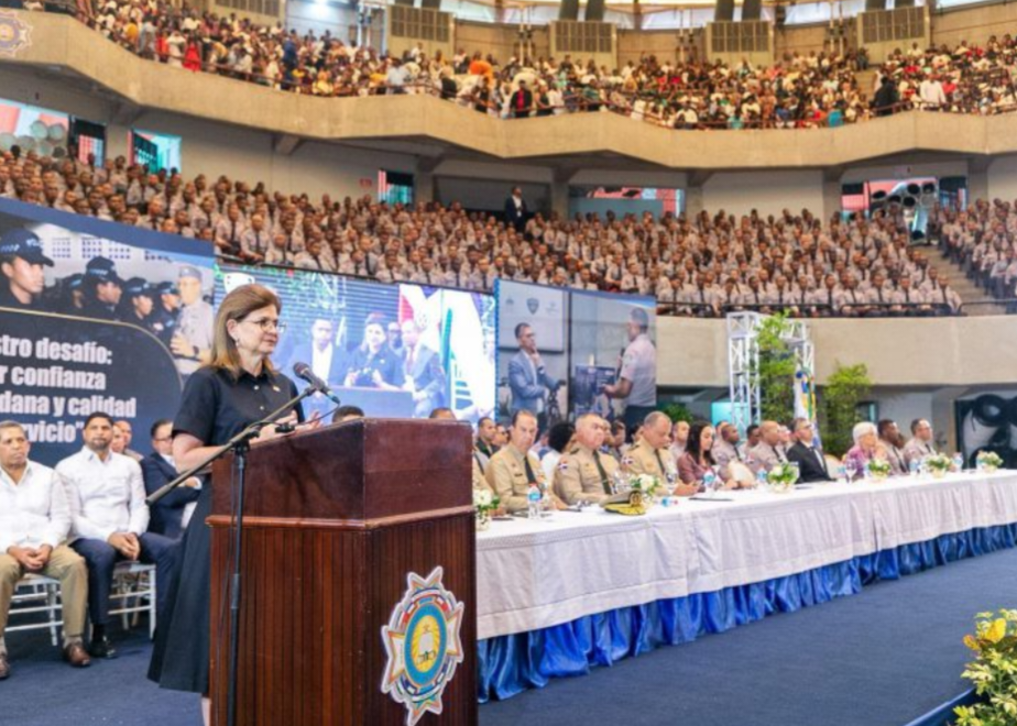 Raquel Peña encabeza histórica graduación de más de 3,000 nuevos policías