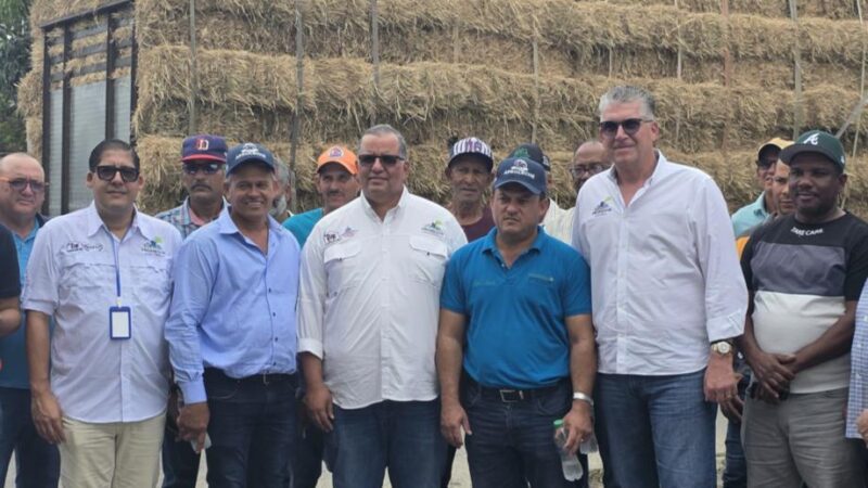 Promegan impulsa el sector ganadero de RD con la entrega de más de 30 mil pacas e insumos