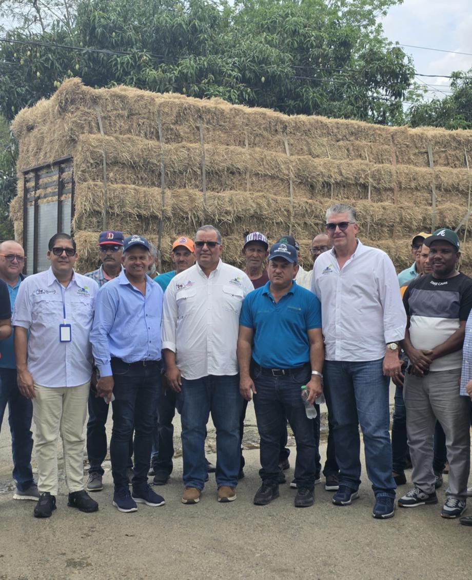 Promegan impulsa el sector ganadero de RD con la entrega de más de 30 mil pacas e insumos
