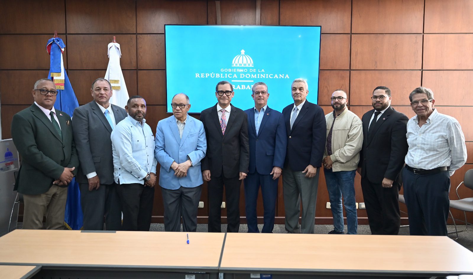 Gobierno anuncia aumento salarial de un 25 % al sector zonas francas industriales