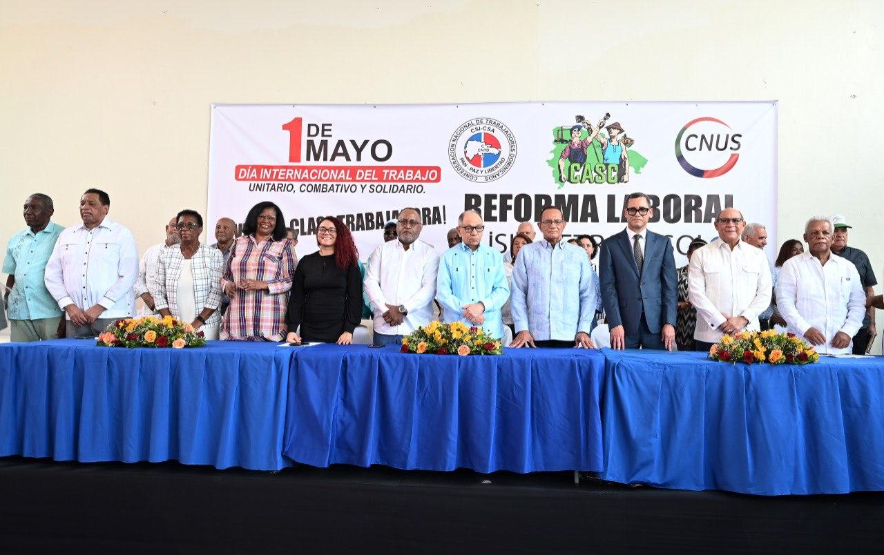 Ministro de Trabajo Eddy Olivares reafirma compromiso con salarios dignos y formalización laboral ante líderes sindicales en el Día Internacional del Trabajo