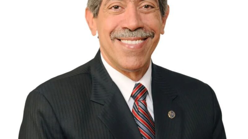Jorge Asjana David felicita a los docentes de la UASD en el Día del Maestro