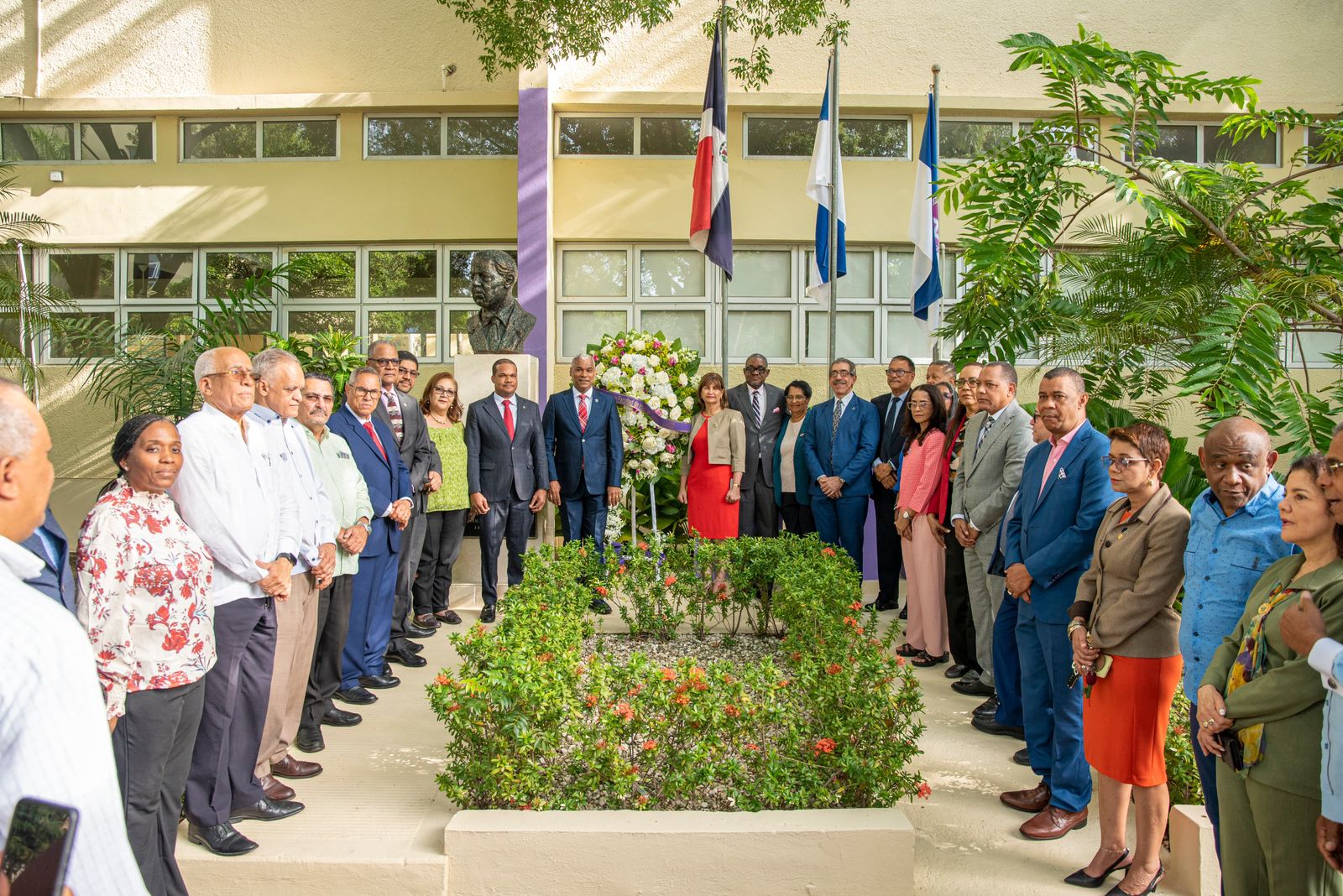Jorge Asjana visita y felicita a la Facultad de Humanidades de la UASD por su 79.º aniversario