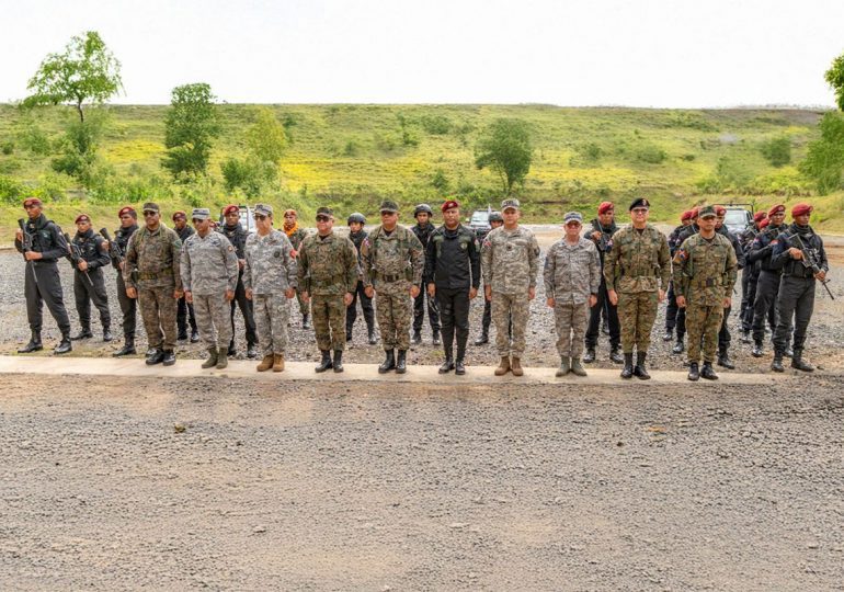 Fuerzas Armadas refuerzan capacidades tácticas con la graduación del Curso Avanzado de Contraterrorismo y Manejo de Crisis