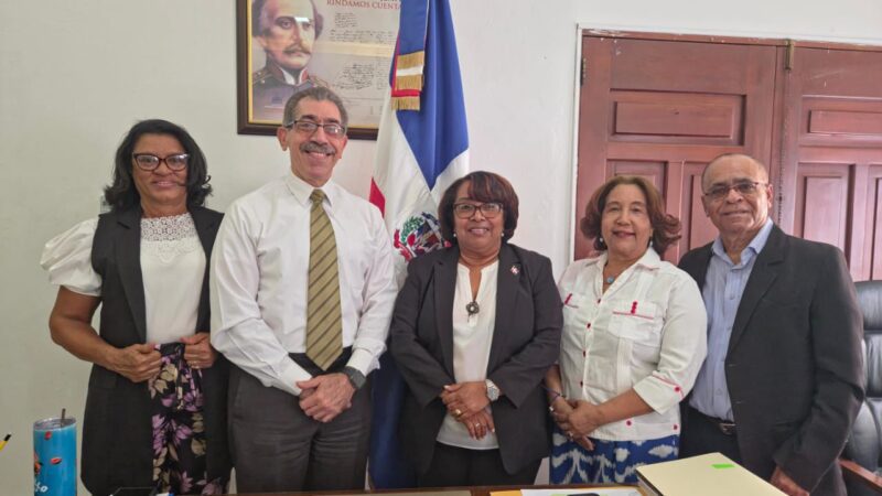 Jorge Asjana David agradece a la Gobernadora de Barahona por su cálido recibimiento y compromiso con el desarrollo universitario y provincial   