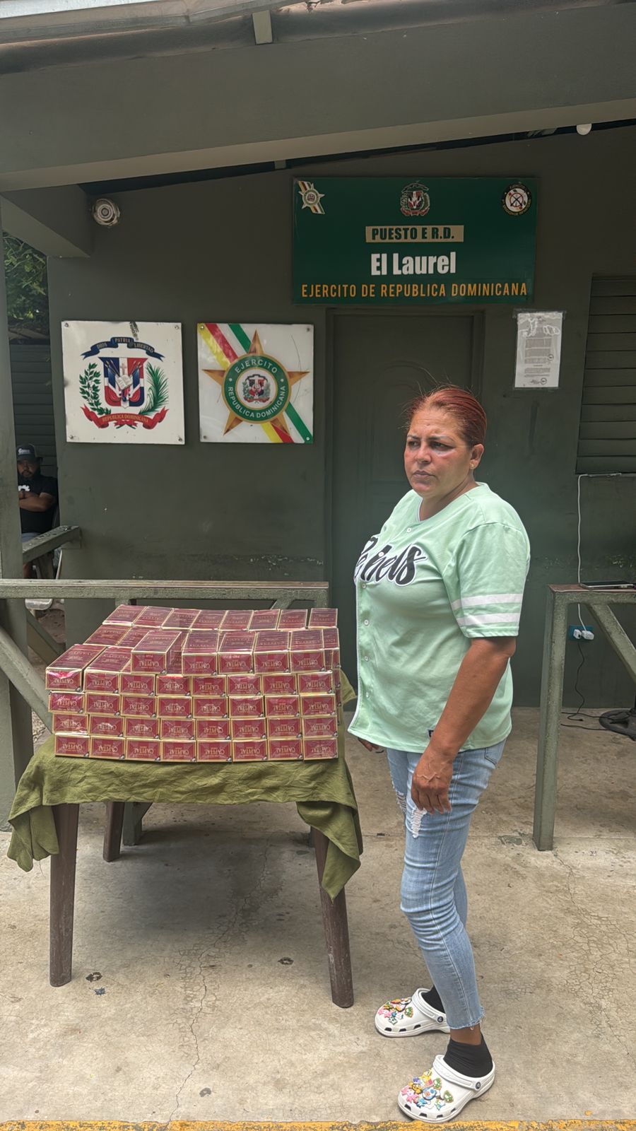 Ejército ocupa más de 20 mil unidades de cigarrillos de contrabando ocultos en el maletero de un vehículo en Dajabón