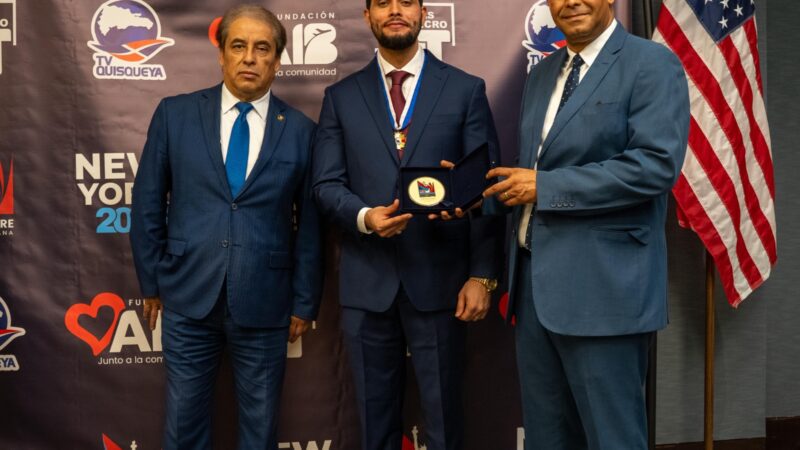 Alexander “El Hijo del Pueblo” Rodríguez recibe el Premio Lider Latinoamericano 2025 en New York