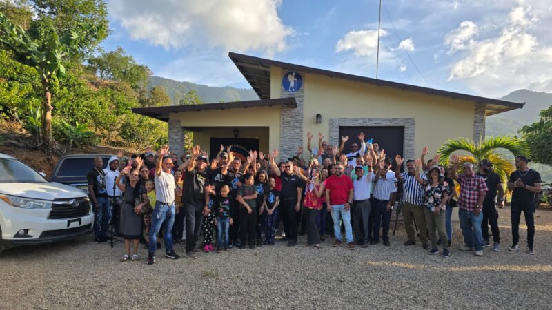 Inauguración del nuevo hogar de la familia Morán Espinal 
