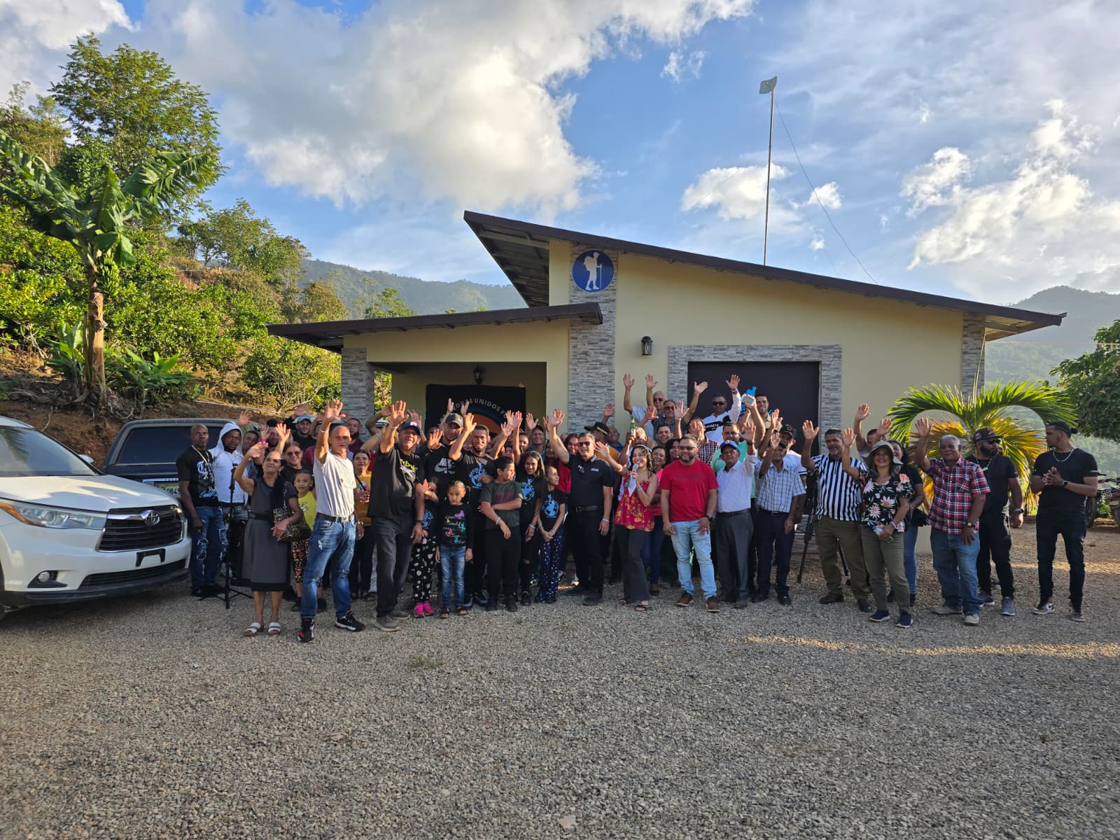 Inauguración del nuevo hogar de la familia Morán Espinal 