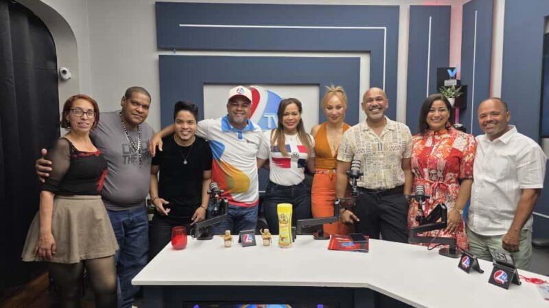 Comunicadores y artistas dominicanos encendieron «La Hora del Bochinche»