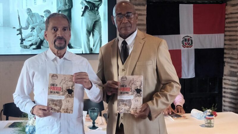 Efemérides Patrias publica libro “Con la Patria en la piel” del escritor Sergio Reyes