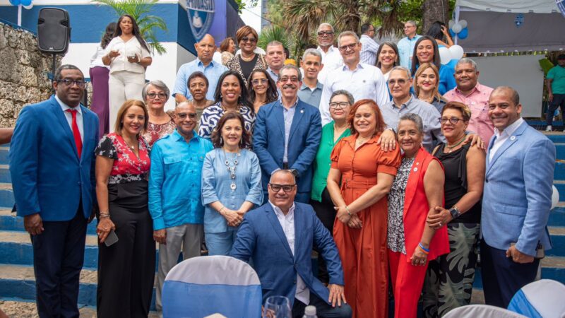 Asjana David comparte con los docentes uasdianos de todo el país en la fiesta de FAPROUASD por el Día del Maestro y la Maestra